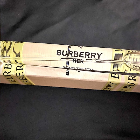 🌸BURBERRY - ‘Her’ (Eau de Toilette) Women’s Perfume Spray - NEW IN BOX - Picture 4 of 16